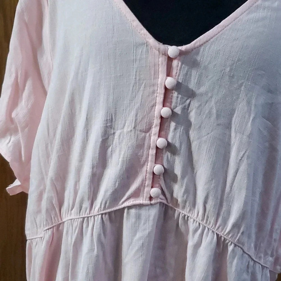 Torrid pale pink tiered baby doll top short sleeve v neck - Picture 2 of 7